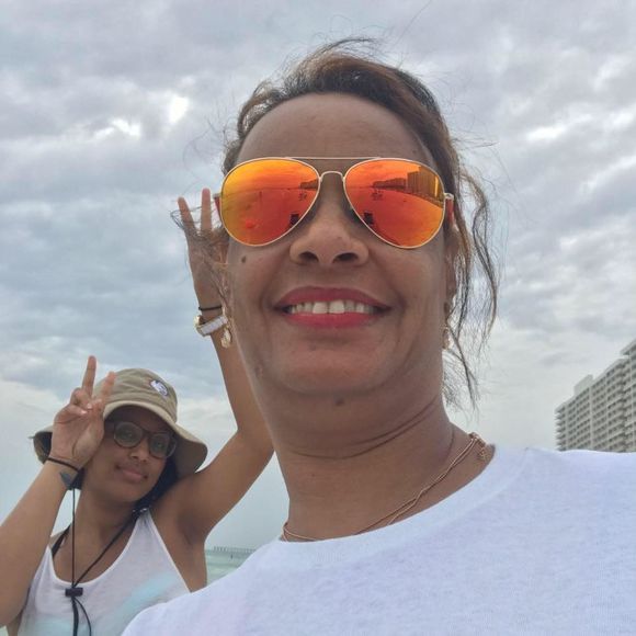 Meet your Posher, Azeb - Picture 1 of 1